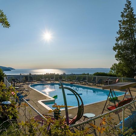 Auberge Des Falaises La Malbaie Bagian luar foto