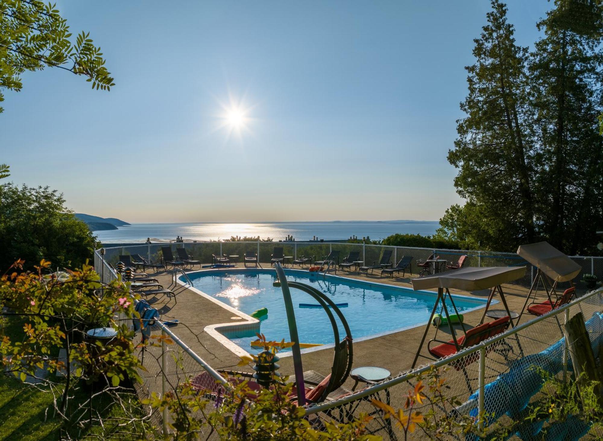 Auberge Des Falaises La Malbaie Bagian luar foto
