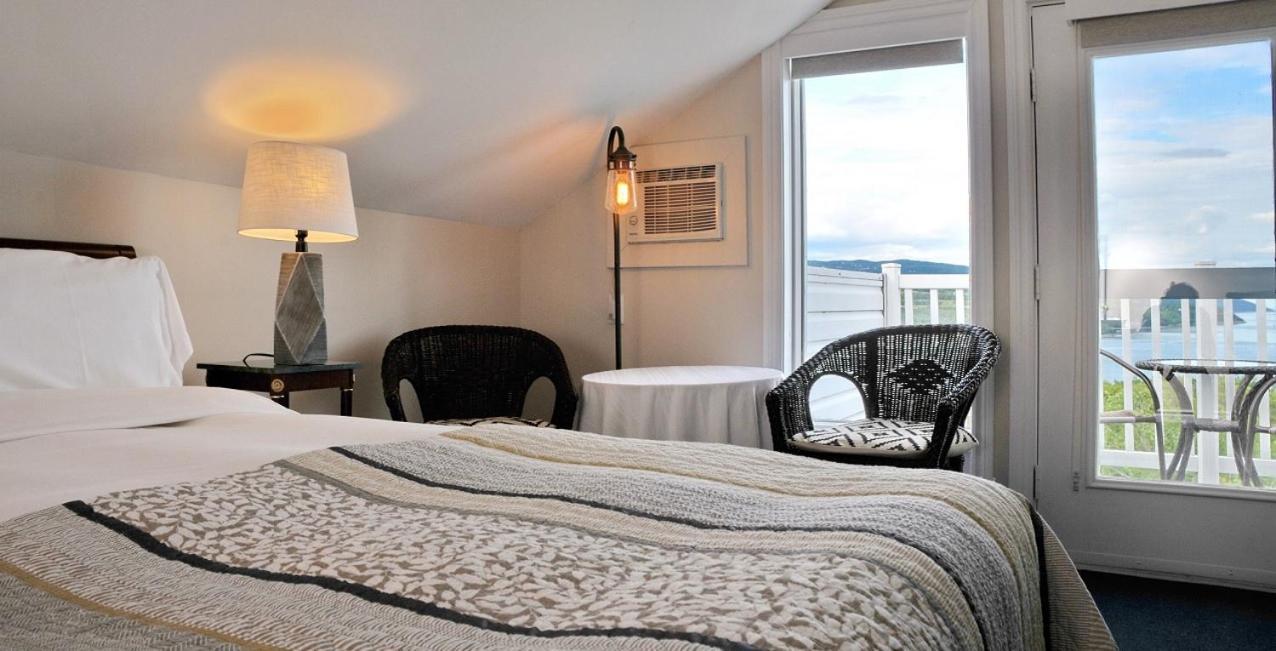 Auberge Des Falaises La Malbaie Bagian luar foto